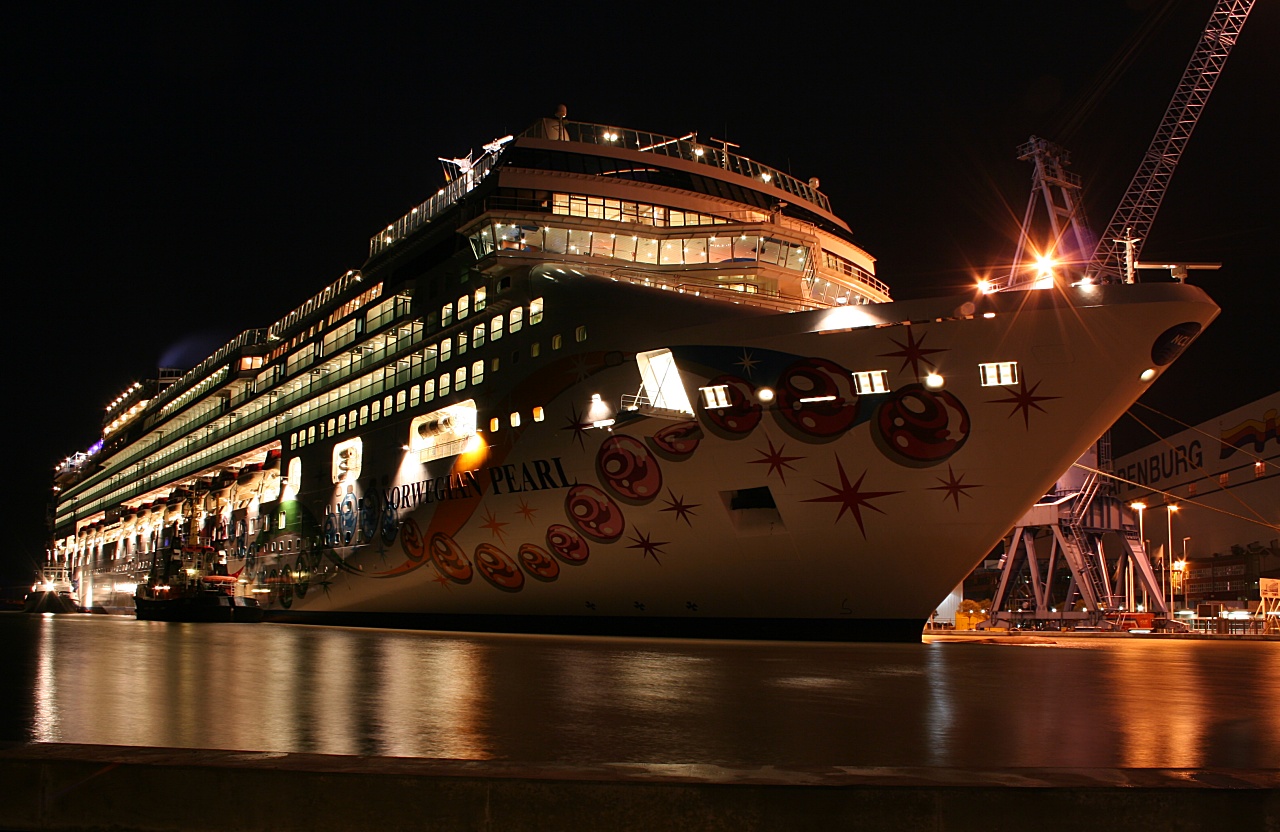 Norwegian Pearl at sea