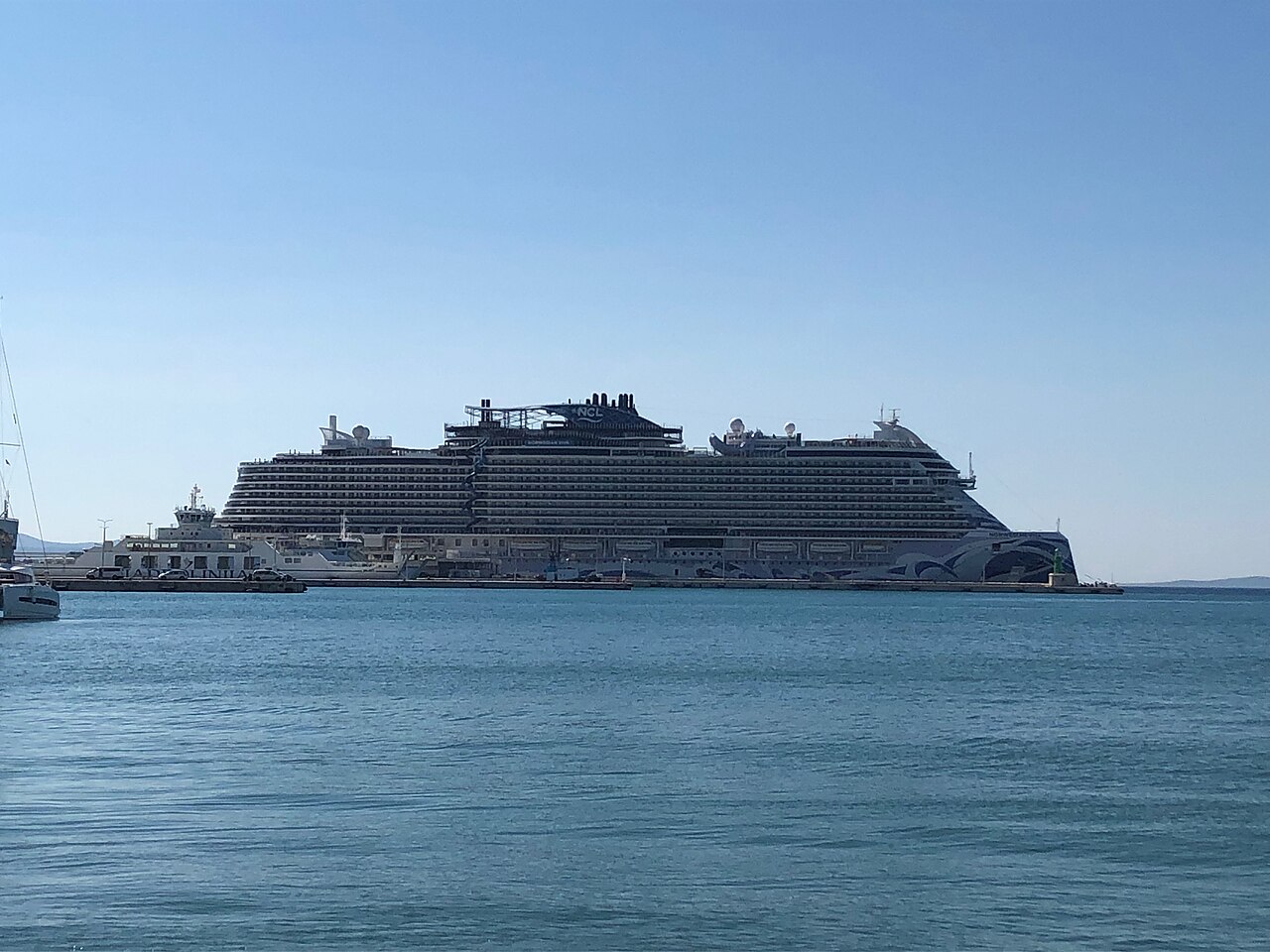 Norwegian Viva at sea